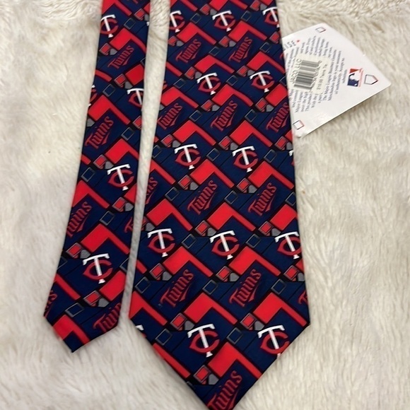 Minnesota Twins MLB 100% Silk Neck Tie Red White & Blue All Over Logo NWT - Picture 2 of 5